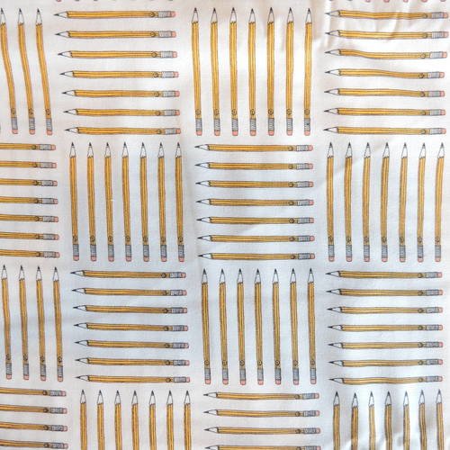 Coupon de tissu coton fond blanc motif crayons jaunes 