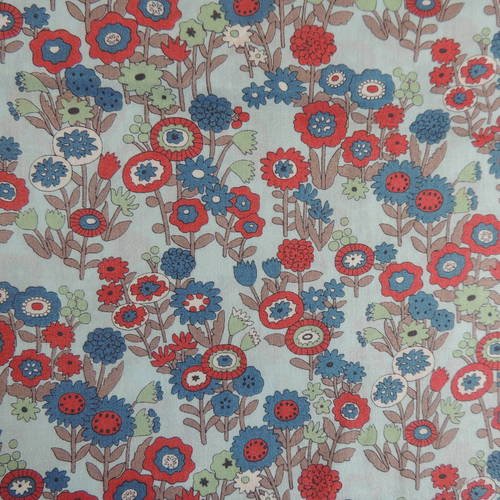 Coupon de tissu coton fond bleu motifs fleurs rouges et bleues 