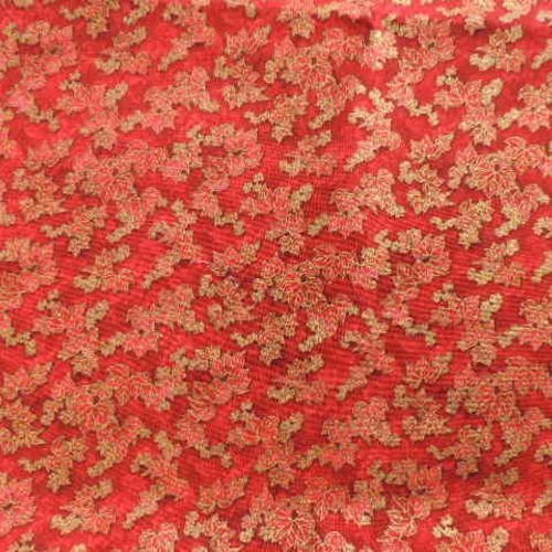 Tissu patch kaufman fond rouge motifs feuilles rouges et dorées 