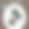 Bouton rond 4 trous uni couleur gris perle diamètre 18 mm 