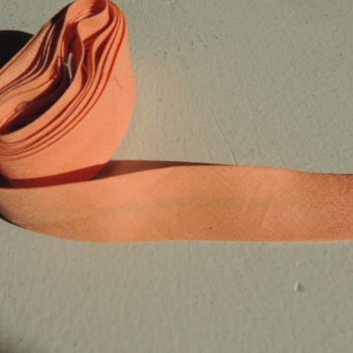 Biais replié polycoton orange saumon largeur 20 mm 
