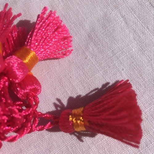 Pompon à fil rayonne longueur 25 mm coloris rose fuschia