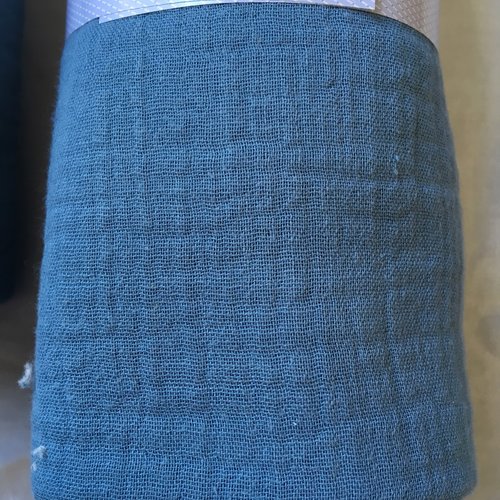 Coupon de tissu, coton mousseline double gaze, couleur bleu jeans