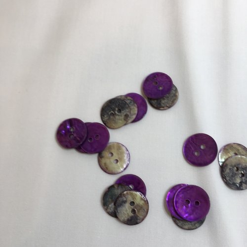 Bouton fantaisie rond nacre couleur violet diamètre 15 mm 