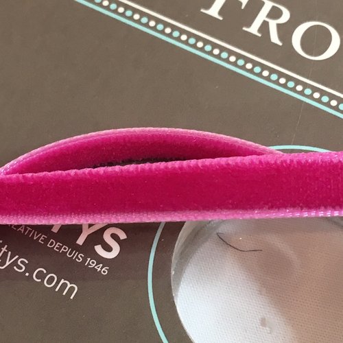 Ruban de velours couleur rose fuschia largeur 6 mm 