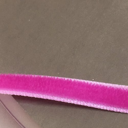 Ruban de velours couleur camélia largeur 6 mm 