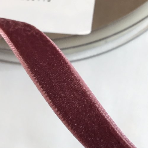Ruban de velours couleur cerise largeur 9 mm 