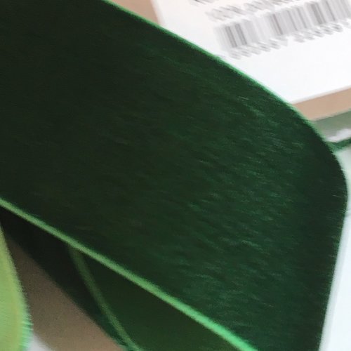 Ruban de velours couleur vert émeraude largeur 38 mm