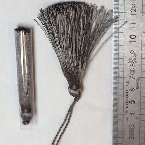 Pompon à fil rayonne longueur 7 cm couleur gris