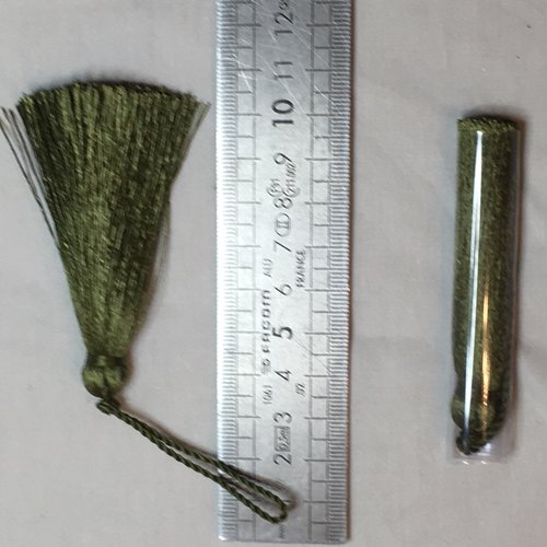 Pompon à fil rayonne longueur 7 cm couleur vert