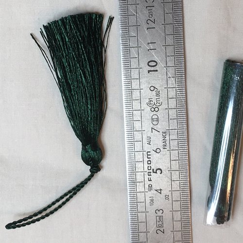 Pompon à fil rayonne longueur 7 cm couleur vert sapin