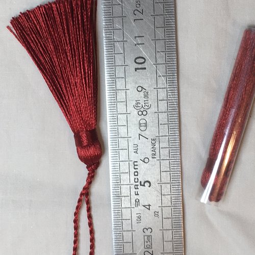 Pompon à fil rayonne longueur 7 cm couleur rouge