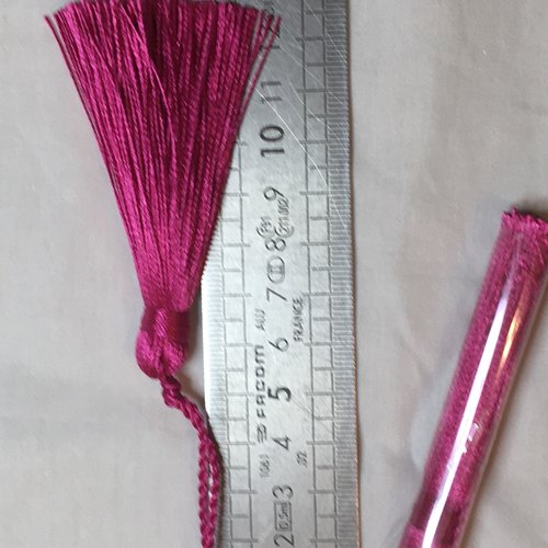 Pompon à fil rayonne longueur 7 cm couleur rose fuschia
