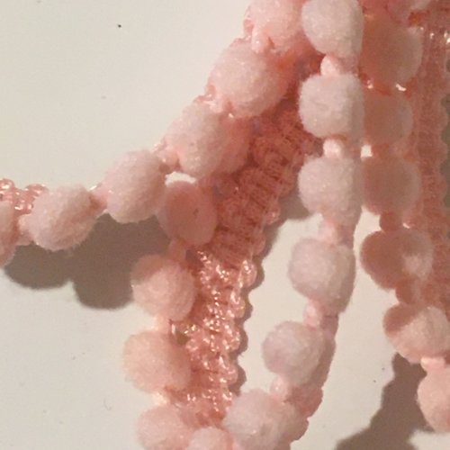 Galon mini pompons couleur rose clair largeur 10 mm 
