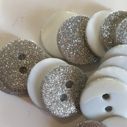 Bouton fantaisie rond nacre à paillette couleur gris perle diamètre 15 mm 