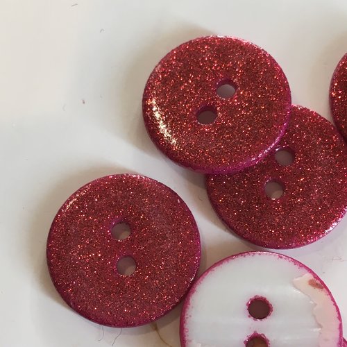 Bouton fantaisie rond nacre à paillette couleur rose diamètre 18 mm 