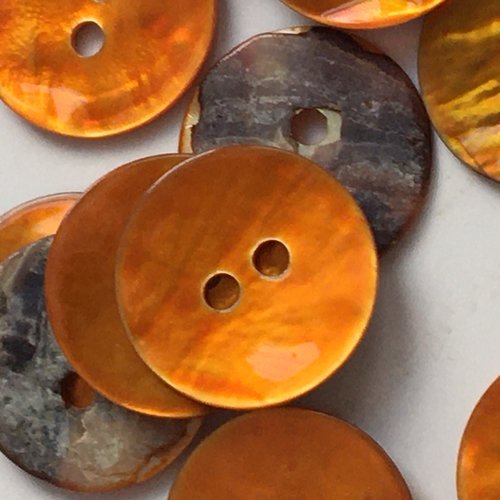Bouton fantaisie rond nacre couleur orange diamètre 18 mm 