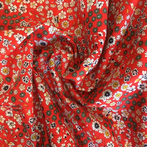 Coupon de tissu popeline de coton fond rouge motif fleurs (23)