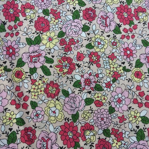 Coupon de tissu coton fond rose motif fleurs (mt45)