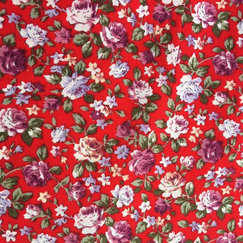 Coupon de tissu coton fond rouge motif fleurs (mt42)
