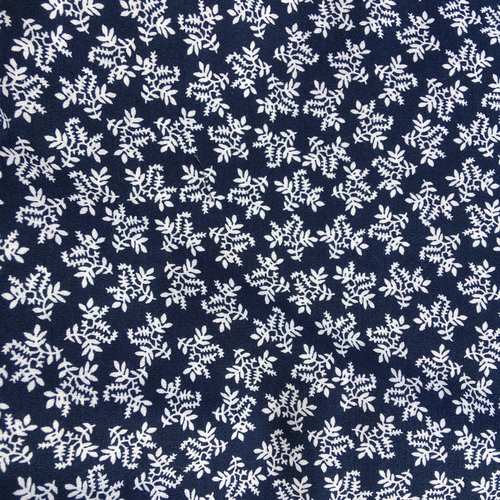 Coupon de tissu coton fond bleu motif fleurs (mt38)