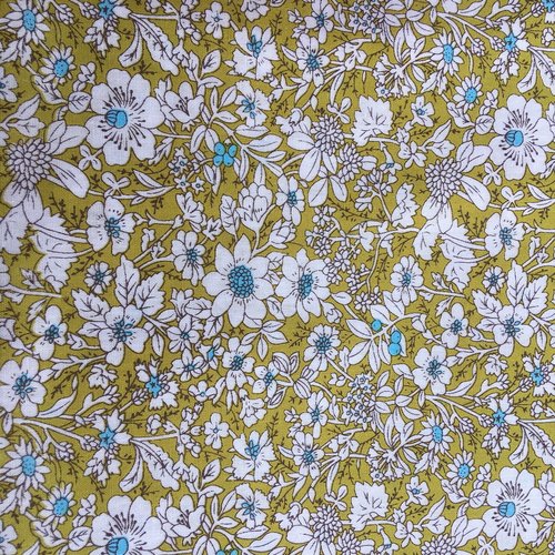 Coupon de tissu coton fond vert motif fleurs (mt34)