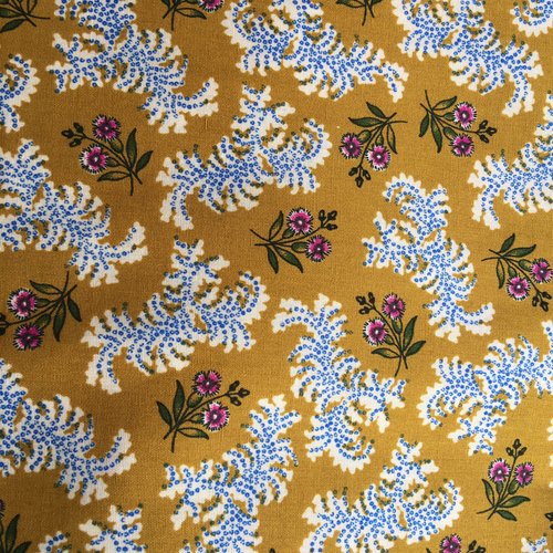 Coupon de tissu coton fond ocre motif fleurs (mt31)