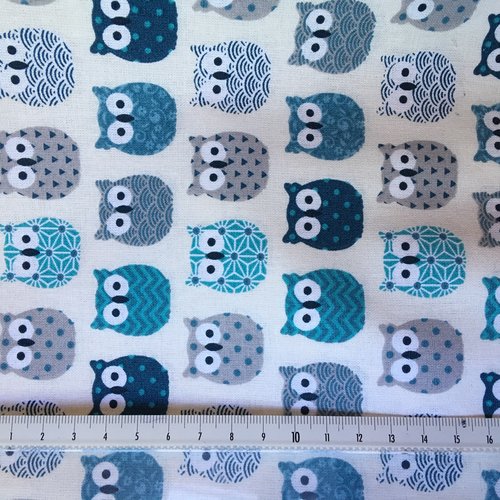 Coupon de tissu coton fond écru motif chouettes tons bleu