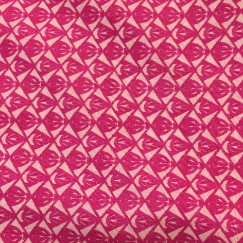 Coupon de tissu coton fond blanc motif graphique rose (mt69)