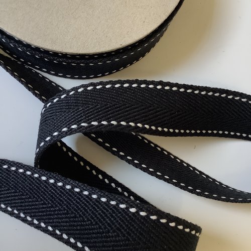 Sangle bagagère, coton, chevrons, couleur noir surpiqûre blanche, largeur 30 mm