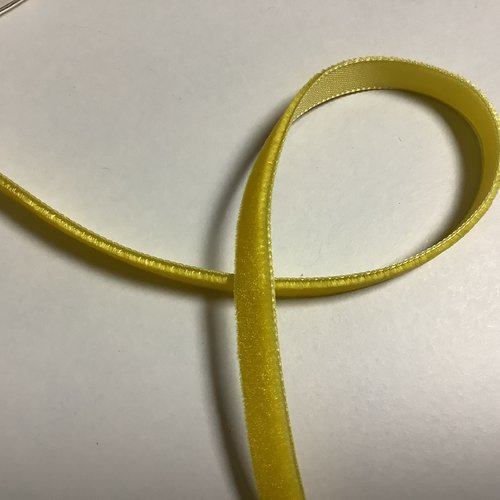 Ruban de velours couleur jaune largeur 10 mm