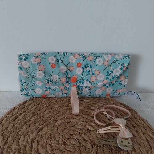 Pochette à barrettes