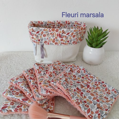 Lingettes démaquillantes et sa panière