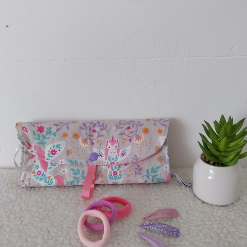 Pochette à barrettes