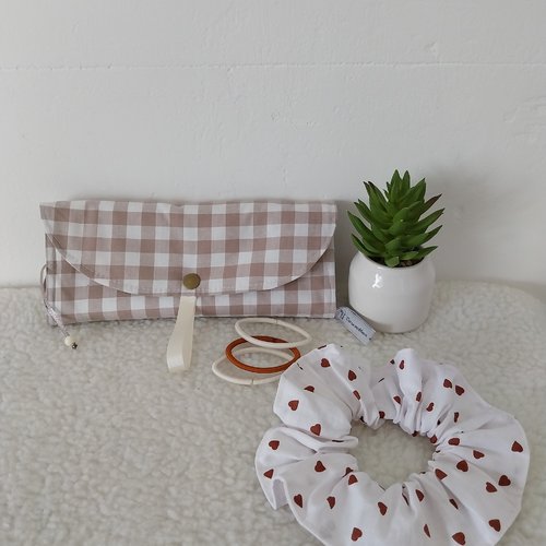 Pochette à barrettes
