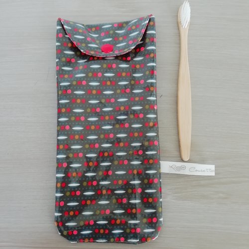 Étui brosse à dents et dentifrice