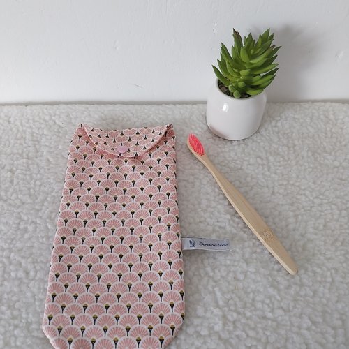 Étui brosse à dents et dentifrice