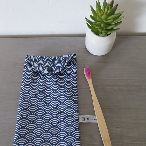 Étui brosse à dents et dentifrice