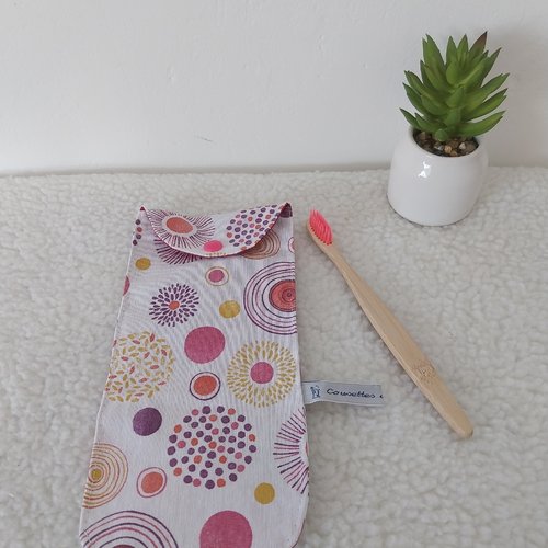 Étui brosse à dents et dentifrice