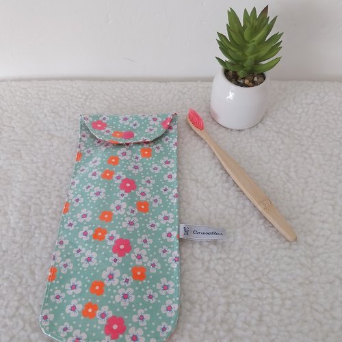 Étui brosse à dents et dentifrice