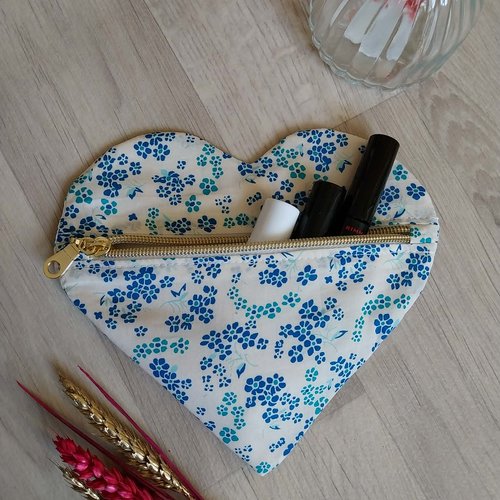 Pochette coeur - petites fleurs bleues