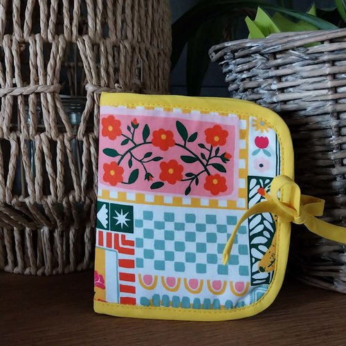 La pochette duo patchwork d'été - rangement chargeur, écouteurs et petits essentiels