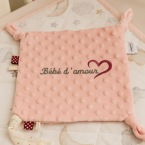 Doudou plat personnalisé – "bébé d’amour"