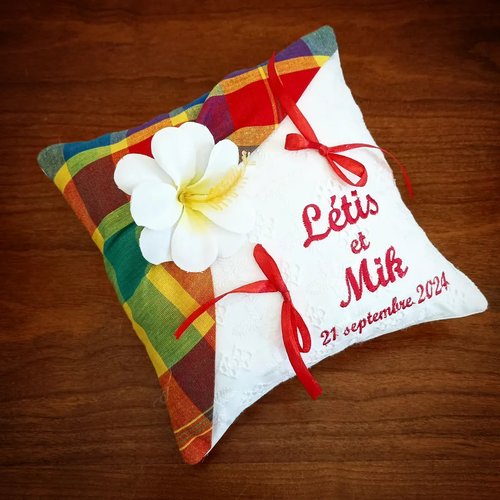 Coussin pour alliances personnalisé / porte-alliances / coussin de mariage : thème créole avec madras jaune et rouge (ou autres couleurs)
