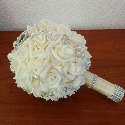 Bouquet de mariée avec 14 broches brillantes en argent