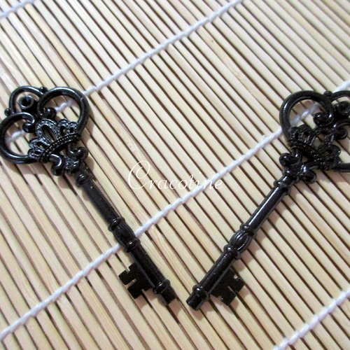 2 pendentifs breloques clés steampunk métal noir
