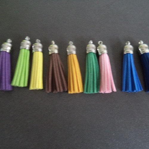 Lot de 9 pompons en suédine coloris variés