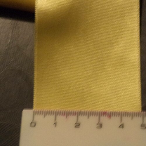 Ruban satin jaune pale double face largeur 5 cm de superbe qualité 