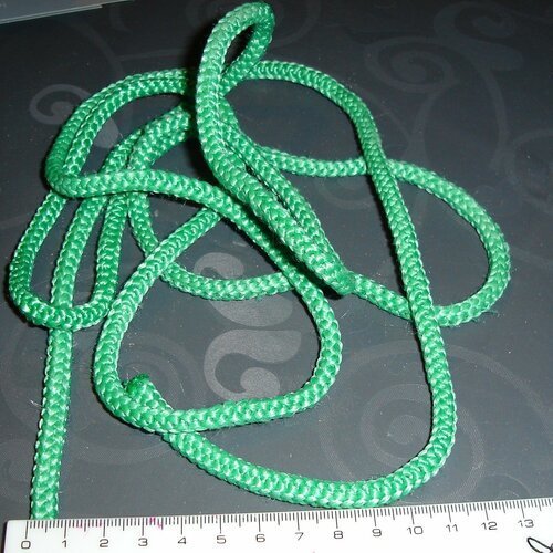 1.70 de corde en nylon de couleur vert de superbe qualité 