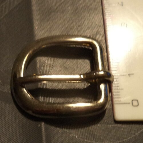 Boucle de ceinture en métal argenté largeur du passant 2 cm neuve 